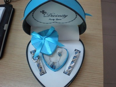 國慶盛典，時尚獻禮 深圳市亞迪表業套裝禮品手表璀璨登場